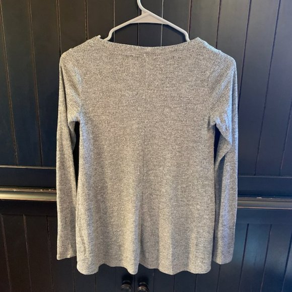 Hollister notch-front ribbed long sleeve top - Picture 5 of 6